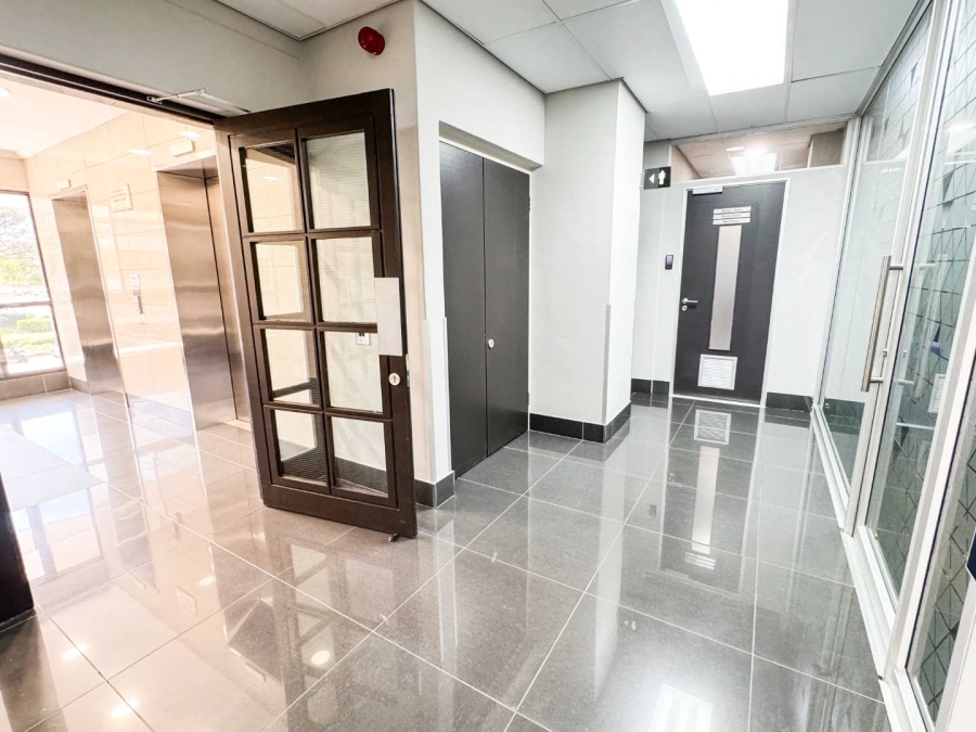To Let Commercial Property for Rent in Mowbray Western Cape